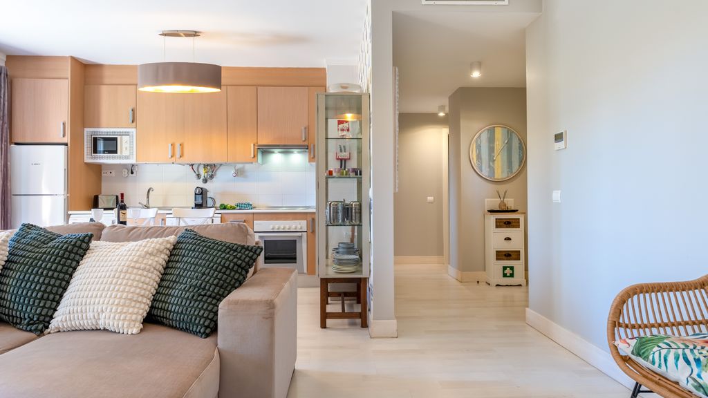 Serene Ocean 1 BDR Apartment W/Patio by LovelyStay