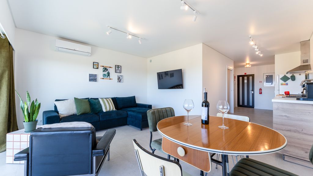 Tasteful 1 BDR Flat W/Balcony & Pool by LovelyStay