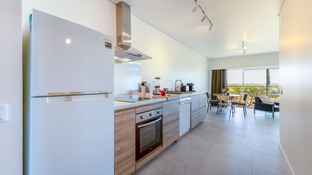 Tasteful 1 BDR Flat W/Balcony & Pool by LovelyStay