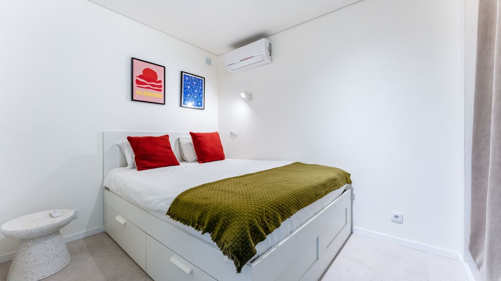 Tasteful 1 BDR Flat W/Balcony & Pool by LovelyStay