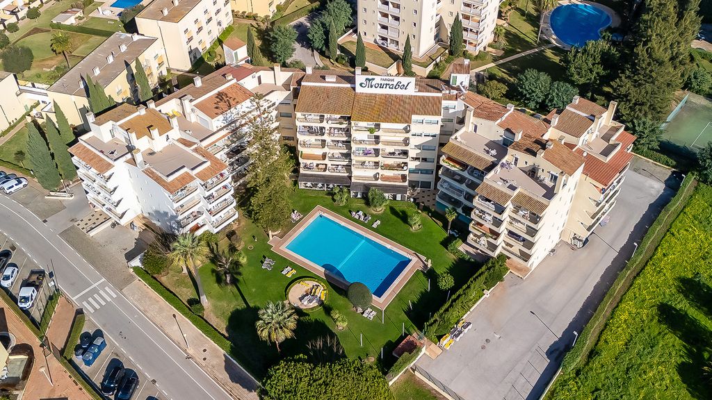 Tasteful 1 BDR Flat W/Balcony & Pool by LovelyStay