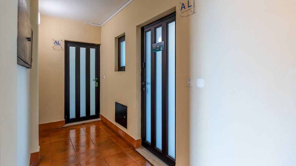 Tasteful 1 BDR Flat W/Balcony & Pool by LovelyStay