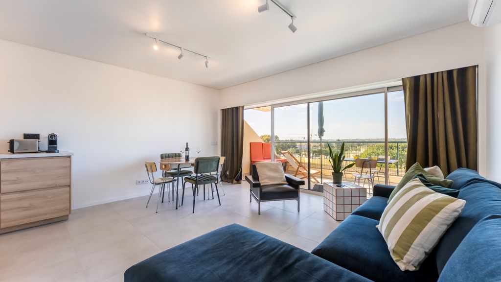 Tasteful 1 BDR Flat W/Balcony & Pool by LovelyStay