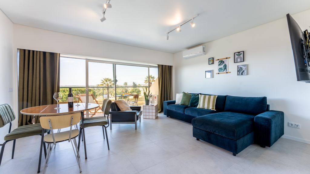 Tasteful 1 BDR Flat W/Balcony & Pool by LovelyStay