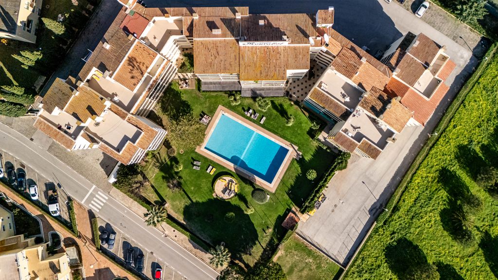 Tasteful 1 BDR Flat W/Balcony & Pool by LovelyStay