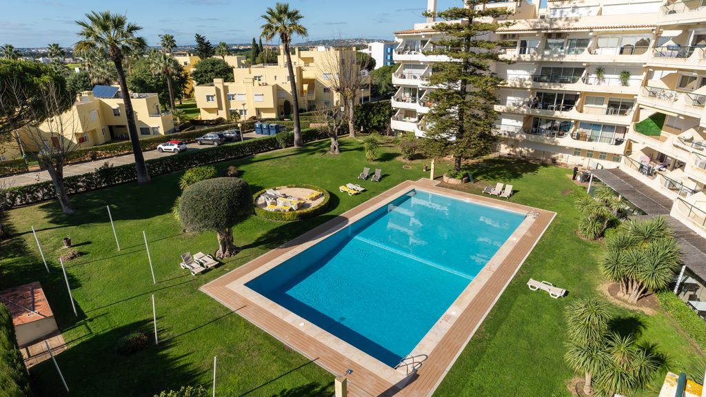 Tasteful 1 BDR Flat W/Balcony & Pool by LovelyStay