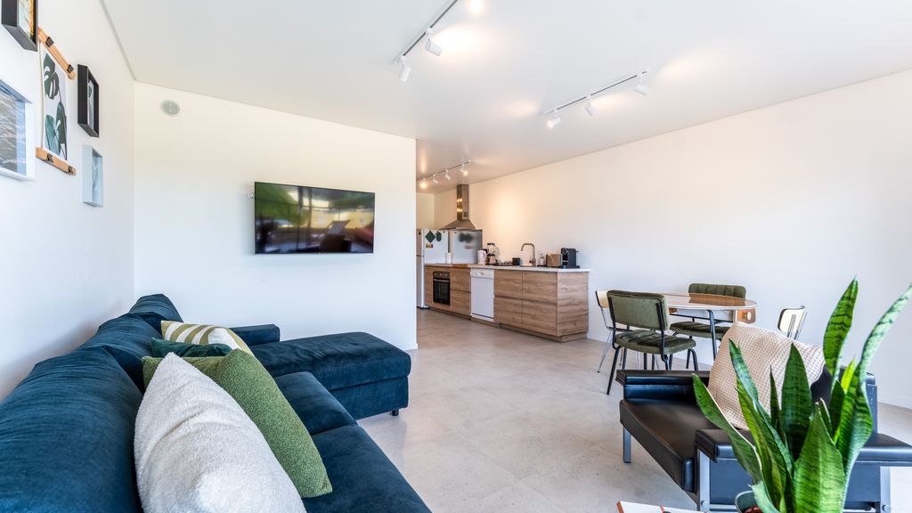 Tasteful 1 BDR Flat W/Balcony & Pool by LovelyStay