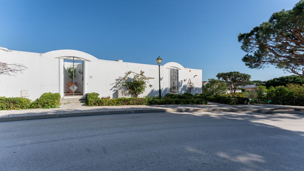 Bright & Spacious 2BR W/Balcony in Vale do Lobo by LovelyStay