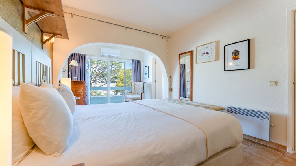 Bright & Spacious 2BR W/Balcony in Vale do Lobo by LovelyStay