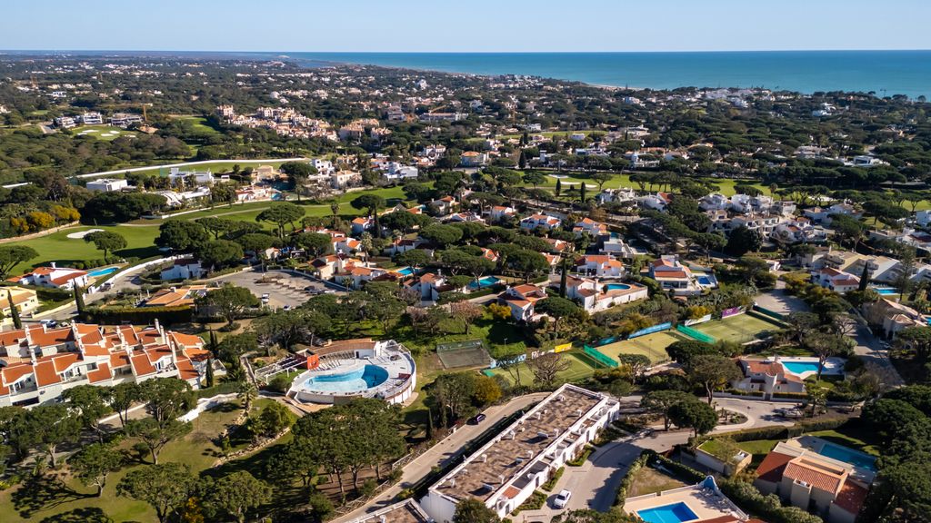 Bright & Spacious 2BR W/Balcony in Vale do Lobo by LovelyStay