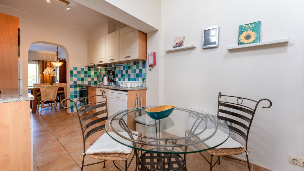 Bright & Spacious 2BR W/Balcony in Vale do Lobo by LovelyStay