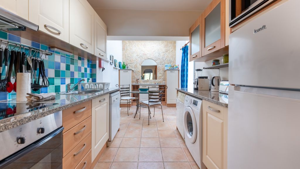 Bright & Spacious 2BR W/Balcony in Vale do Lobo by LovelyStay