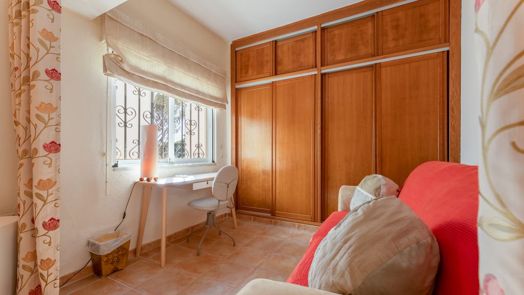 Bright & Spacious 2BR W/Balcony in Vale do Lobo by LovelyStay