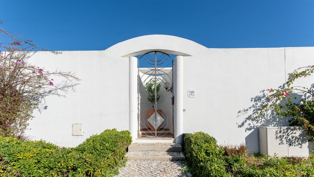 Bright & Spacious 2BR W/Balcony in Vale do Lobo by LovelyStay