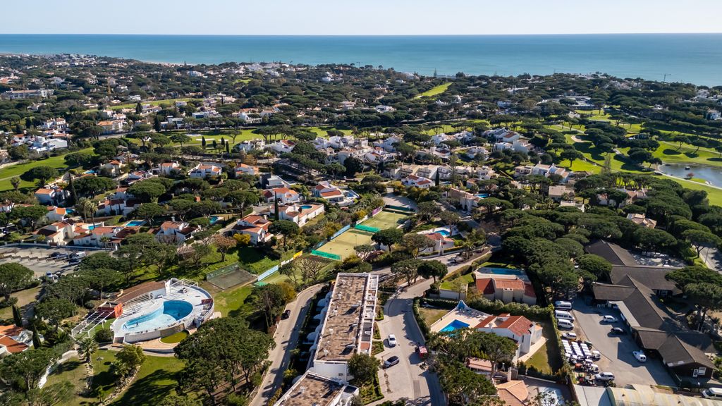Bright & Spacious 2BR W/Balcony in Vale do Lobo by LovelyStay