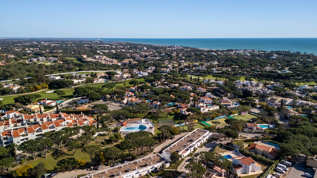 Bright & Spacious 2BR W/Balcony in Vale do Lobo by LovelyStay