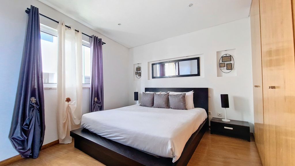Azenha Apartment by LovelyStay