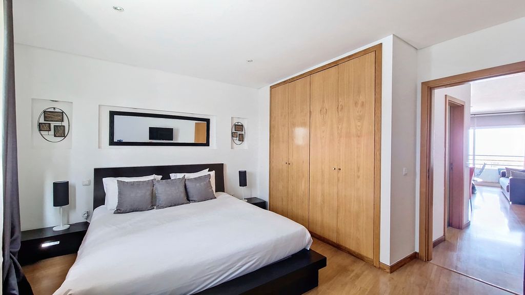 Azenha Apartment by LovelyStay