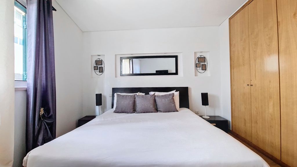 Azenha Apartment by LovelyStay