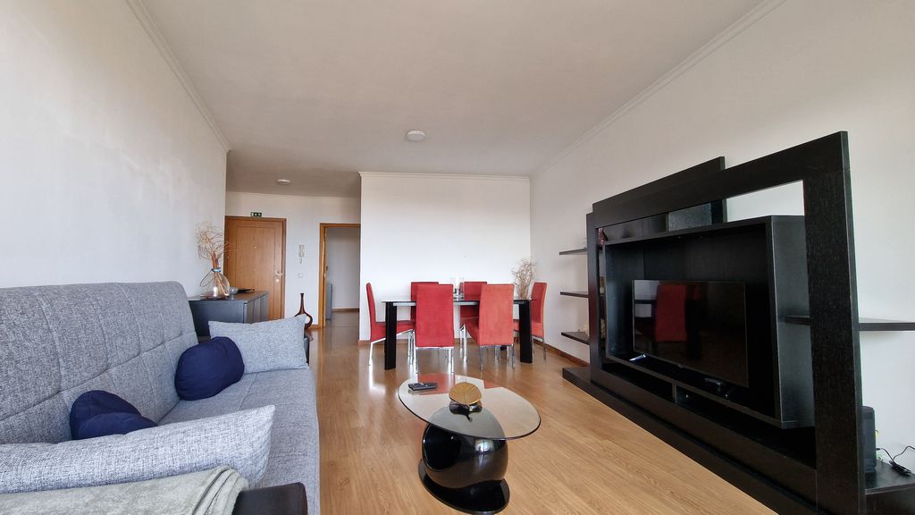 Azenha Apartment by LovelyStay