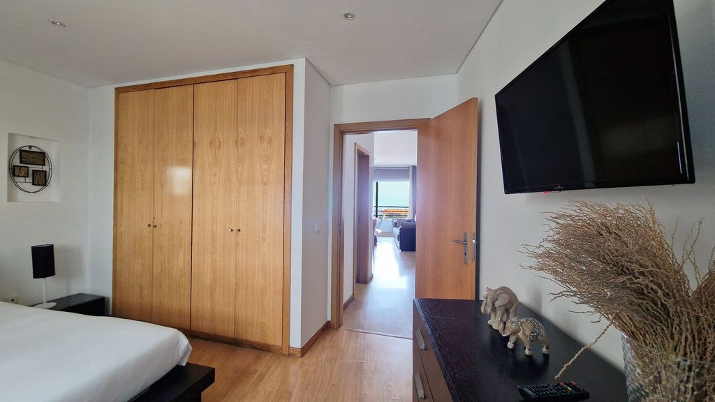 Azenha Apartment by LovelyStay