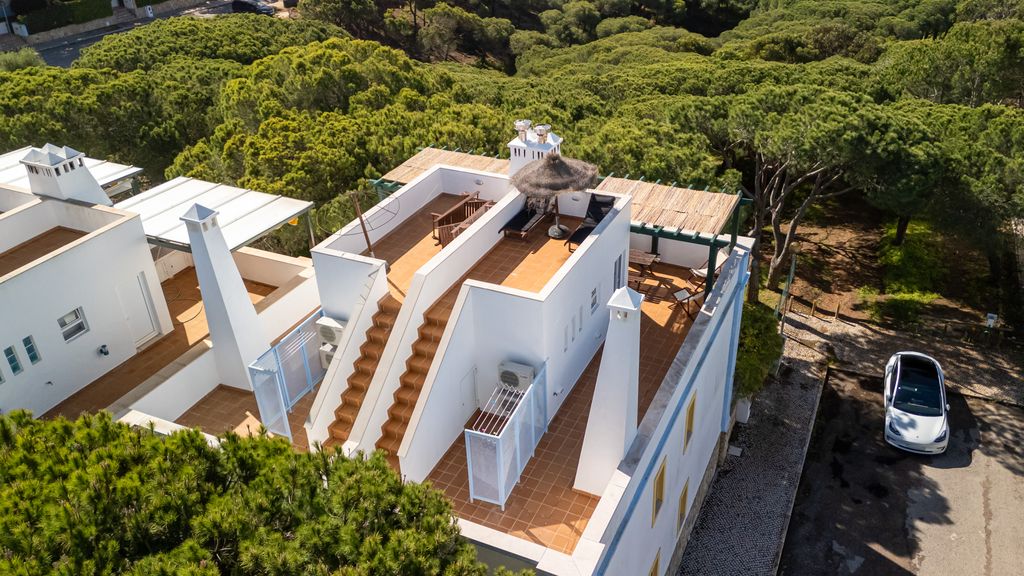 2 BDR House W/Terrace in Praia Verde by LovelyStay
