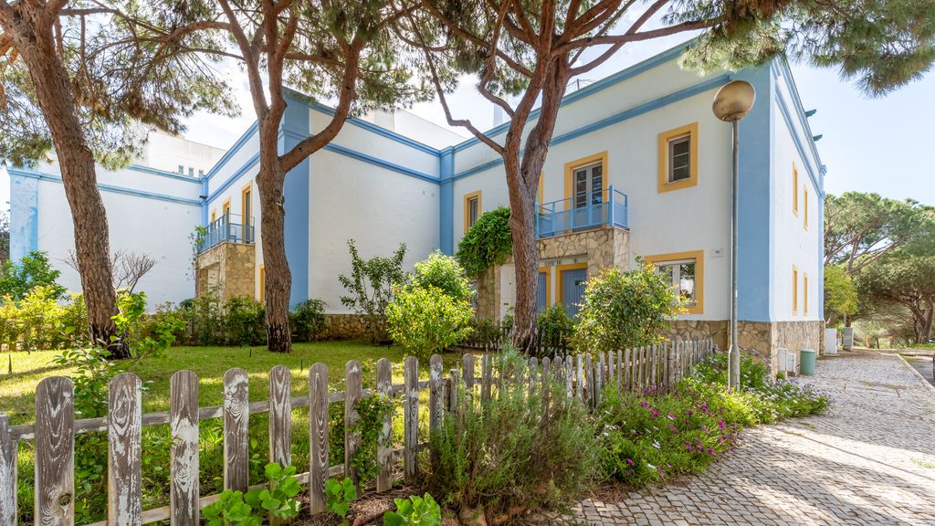 2 BDR House W/Terrace in Praia Verde by LovelyStay