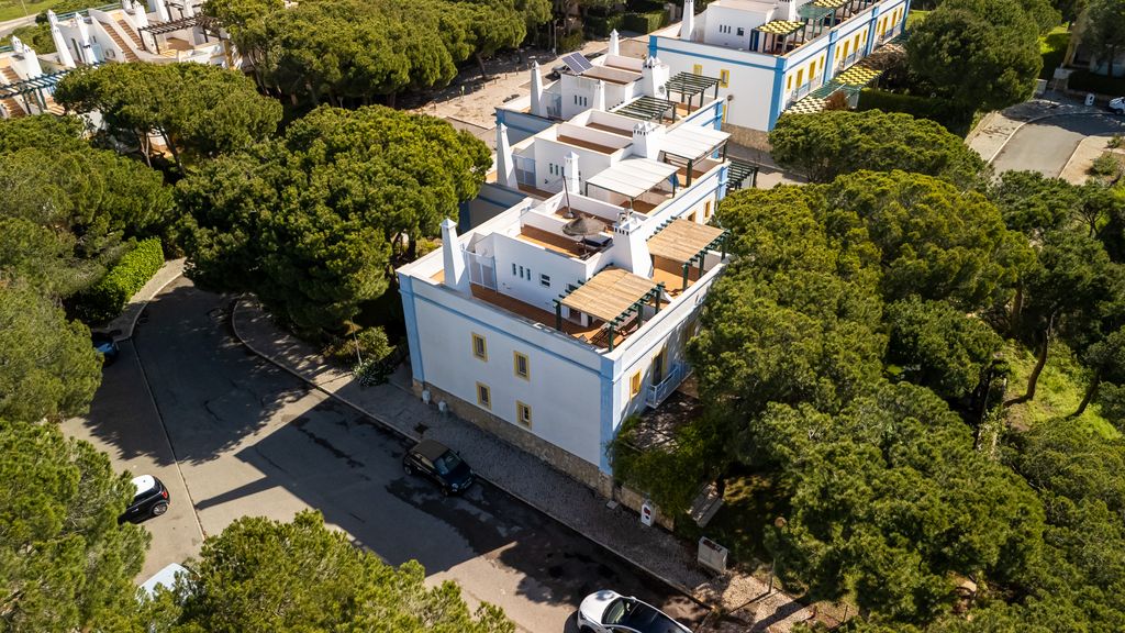 2 BDR House W/Terrace in Praia Verde by LovelyStay