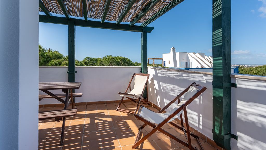 2 BDR House W/Terrace in Praia Verde by LovelyStay