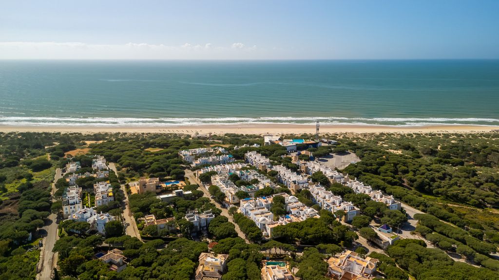 2 BDR House W/Terrace in Praia Verde by LovelyStay