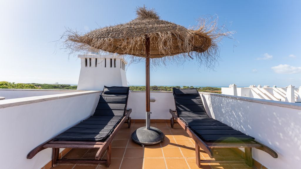 2 BDR House W/Terrace in Praia Verde by LovelyStay