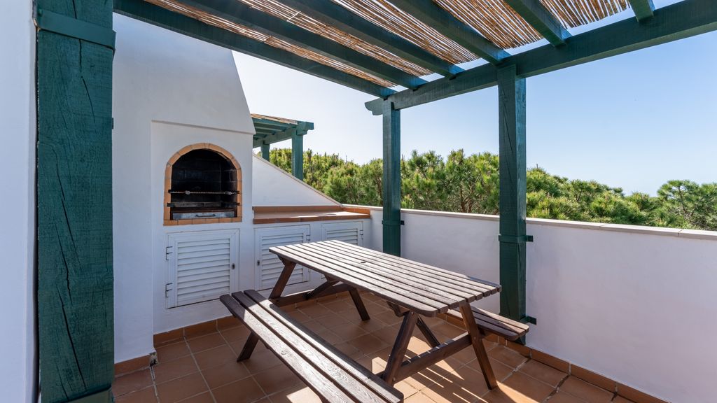 2 BDR House W/Terrace in Praia Verde by LovelyStay