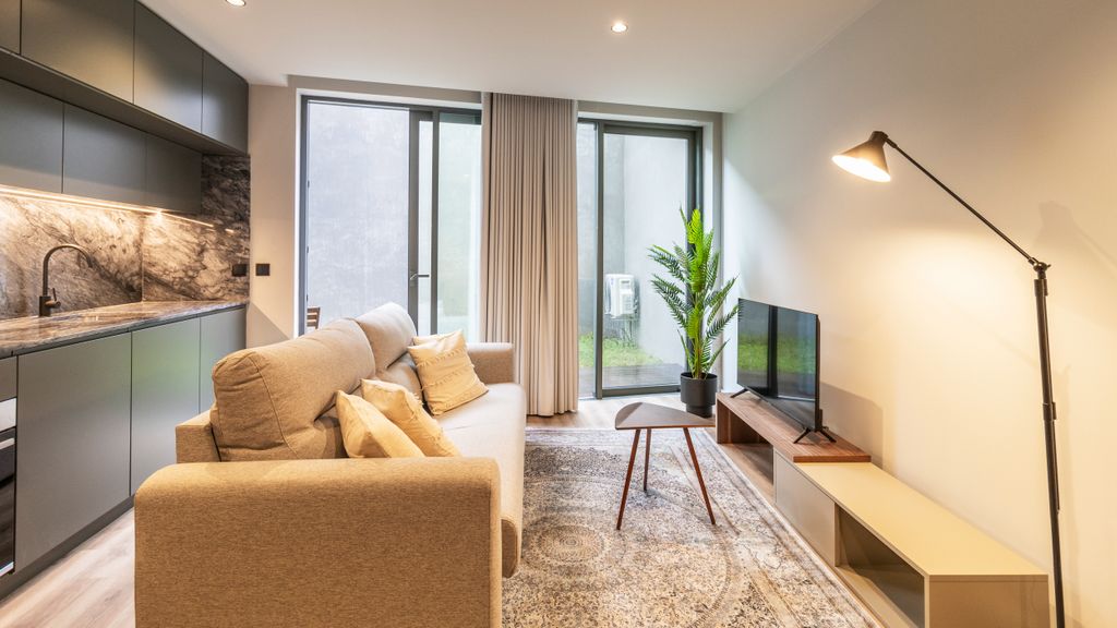 RUAH F - Fantastic Flat by LovelyStay