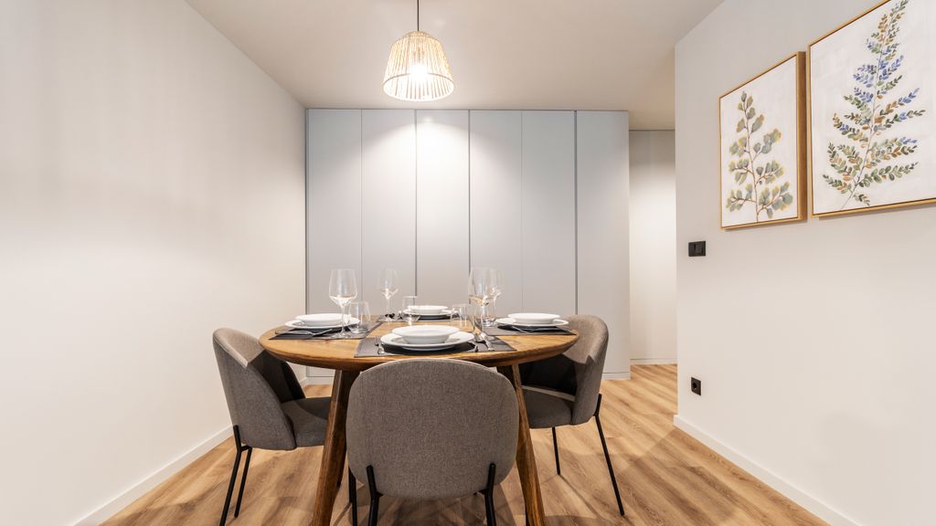 RUAH F - Fantastic Flat by LovelyStay