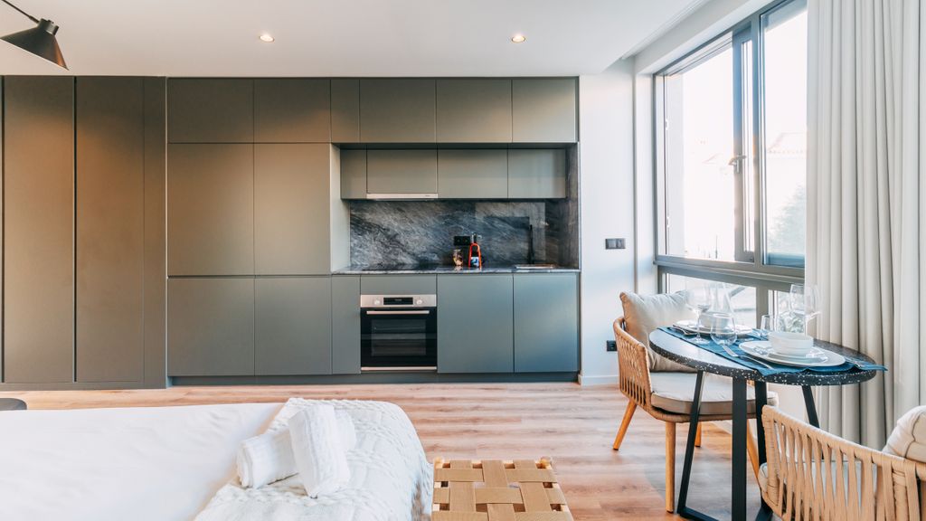 RUAH V - Vibrant Studio by LovelyStay