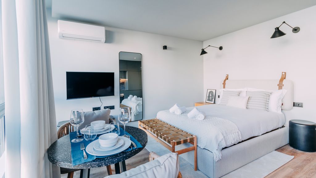 RUAH V - Vibrant Studio by LovelyStay