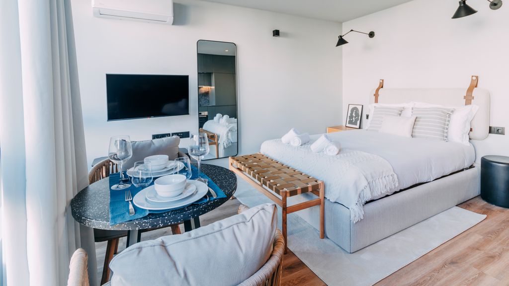 RUAH V - Vibrant Studio by LovelyStay