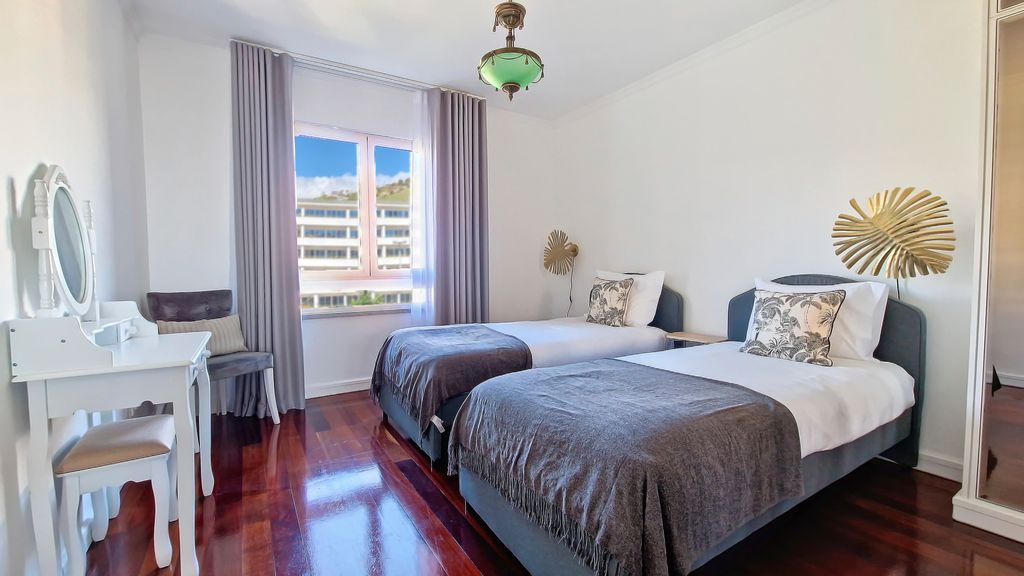 Glorious Apartment by LovelyStay