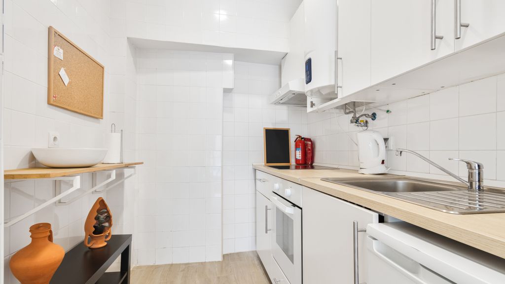 1BDR Cozy Flat in Heart of Lisbon by LovelyStay
