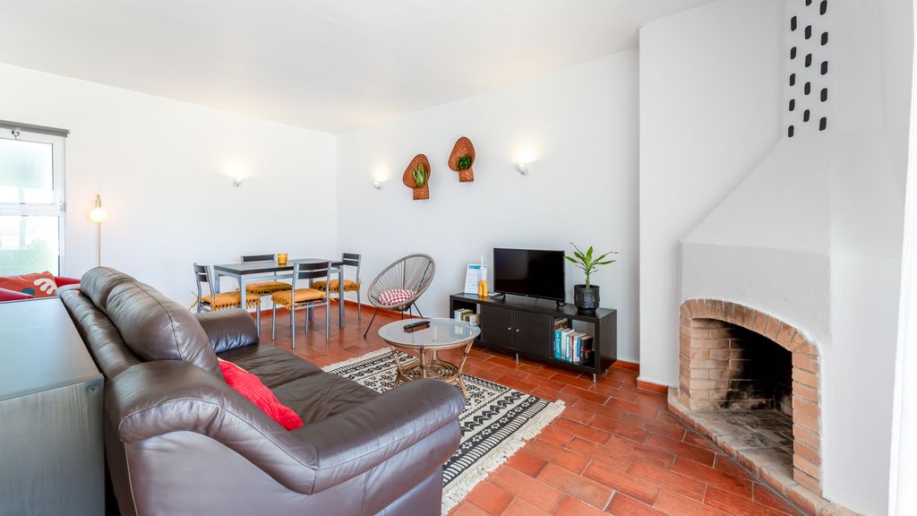 Sweet 1 BDR Apartment W/ Balcony by LovelyStay