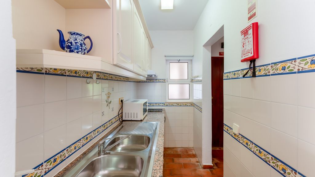 Sweet 1 BDR Apartment W/ Balcony by LovelyStay