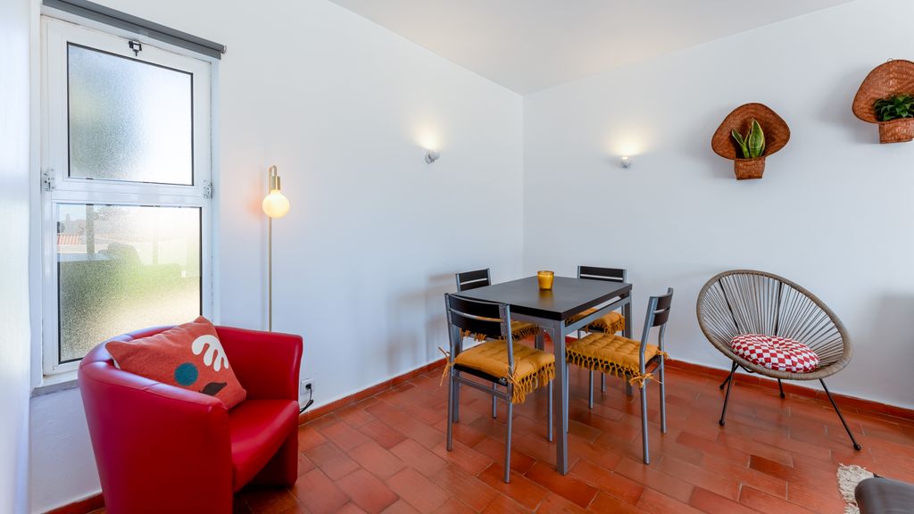 Sweet 1 BDR Apartment W/ Balcony by LovelyStay
