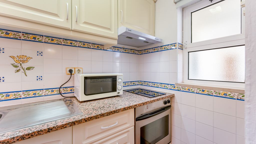 Sweet 1 BDR Apartment W/ Balcony by LovelyStay
