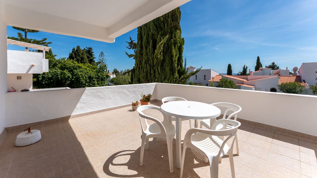 Sweet 1 BDR Apartment W/ Balcony by LovelyStay