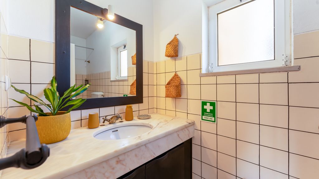 Sweet 1 BDR Apartment W/ Balcony by LovelyStay