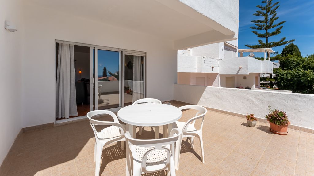 Sweet 1 BDR Apartment W/ Balcony by LovelyStay