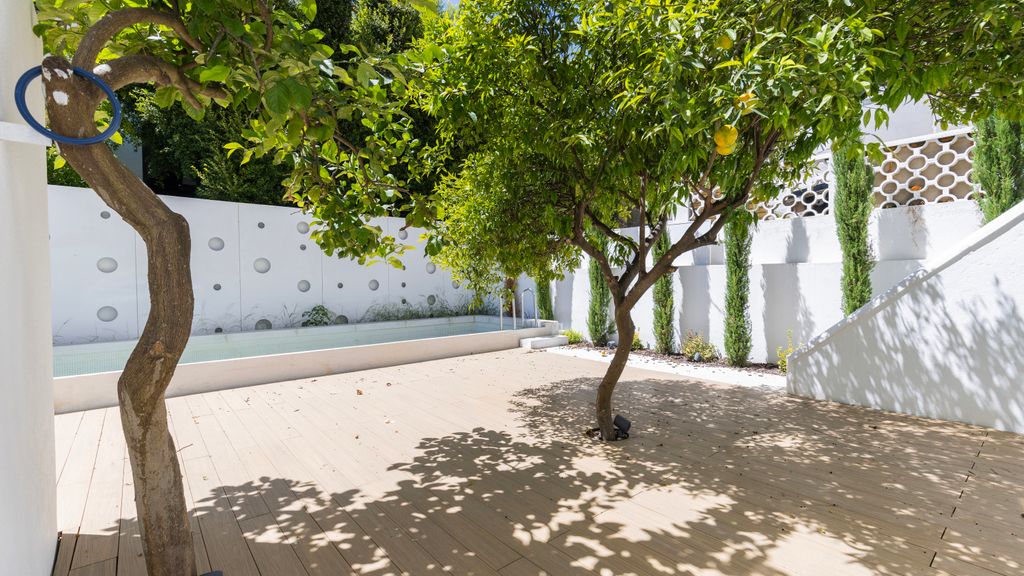 Lisbon Hidden Oasis With Pool by LovelyStay