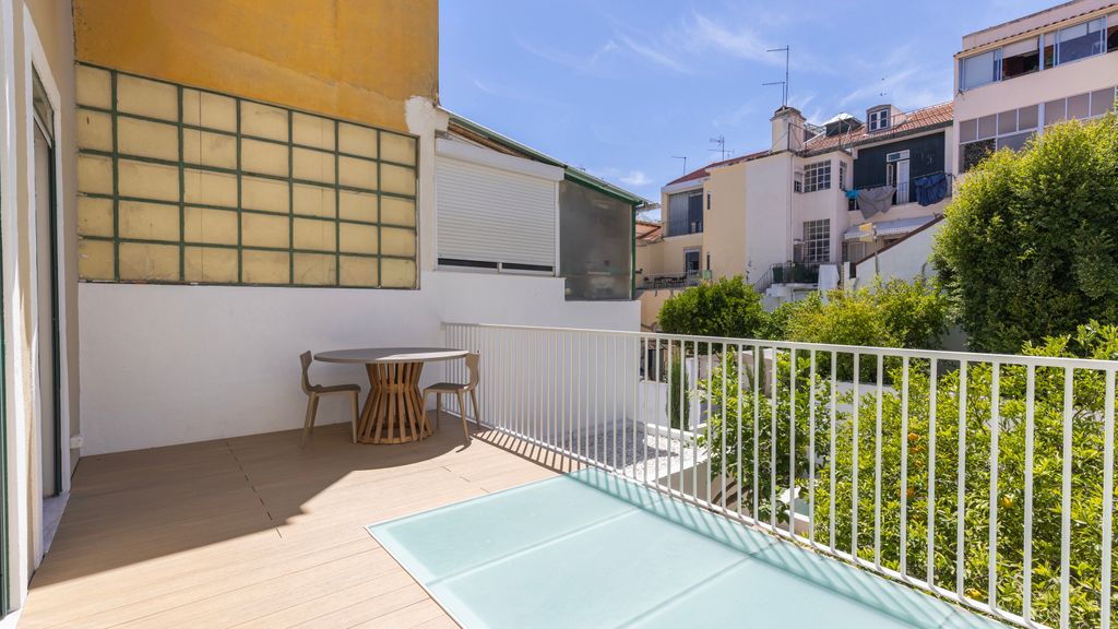 Lisbon Hidden Oasis With Pool by LovelyStay