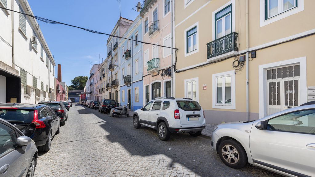 Lisbon Hidden Oasis With Pool by LovelyStay