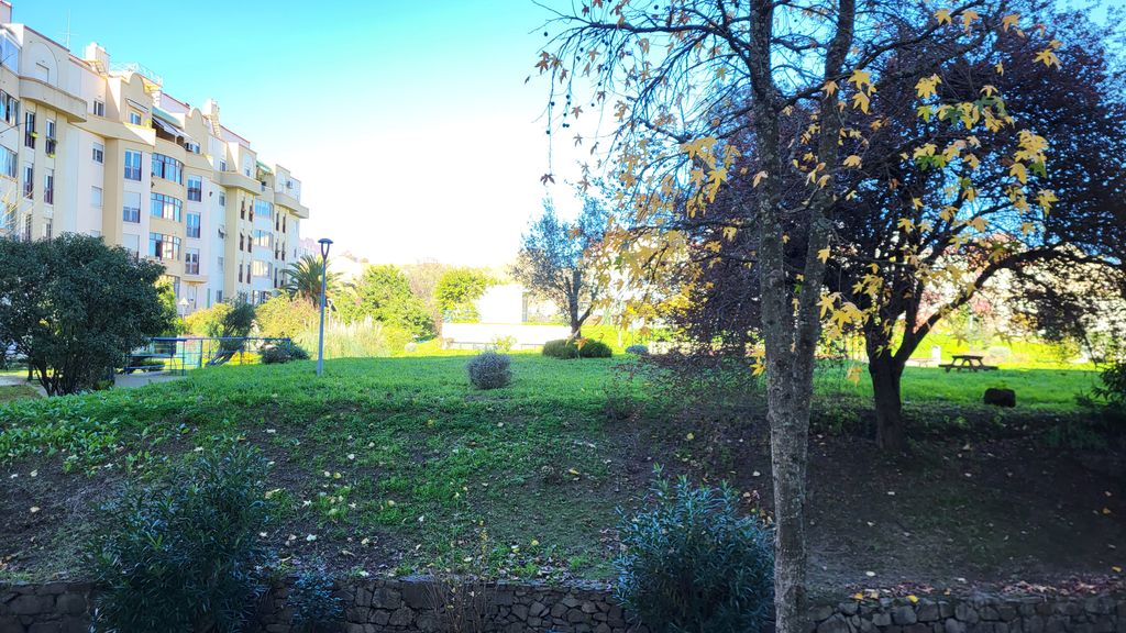 Furnished 2BDR Flat in Telheiras by LovelyStay